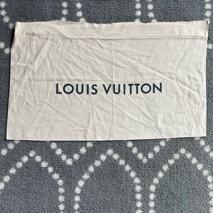 Louis Vuitton - Partial Dust Cover